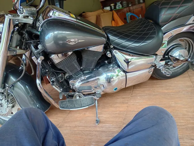 Vendo ou troco moto impecável com mais de 20 k em acessórios.