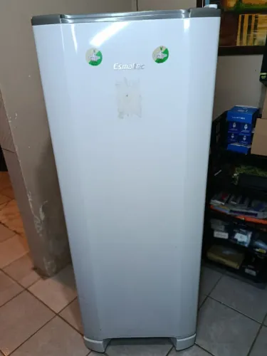 Geladeira Esmaltec Branca - Ótimo Estado