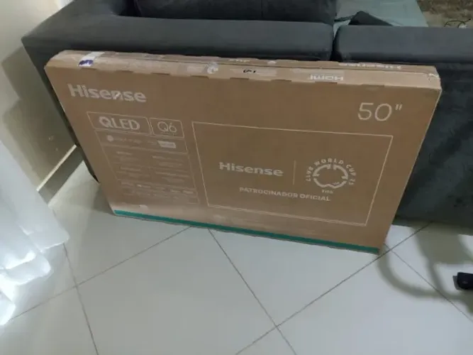 Smart TV Hisense 50" QLED 4K Q6 Nova Lacrada na Caixa