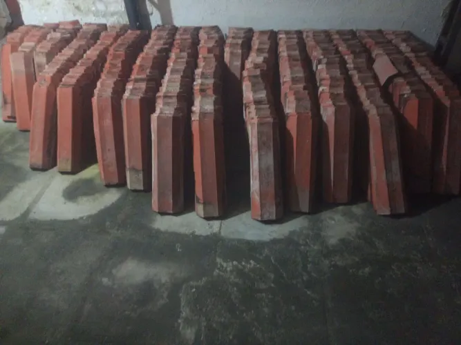 Vendo telhas de cerâmica quadrada