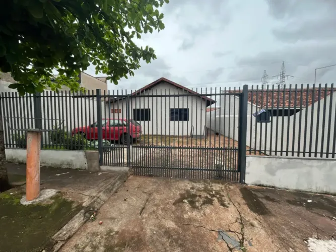 Casa para locação com 4 quartos no bairro Jardim Maria Celina, Zona Norte de Londrina