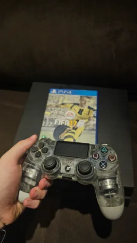 PS4 500gb + 2 Controles + FIFA