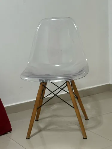 Cadeira em acrílico