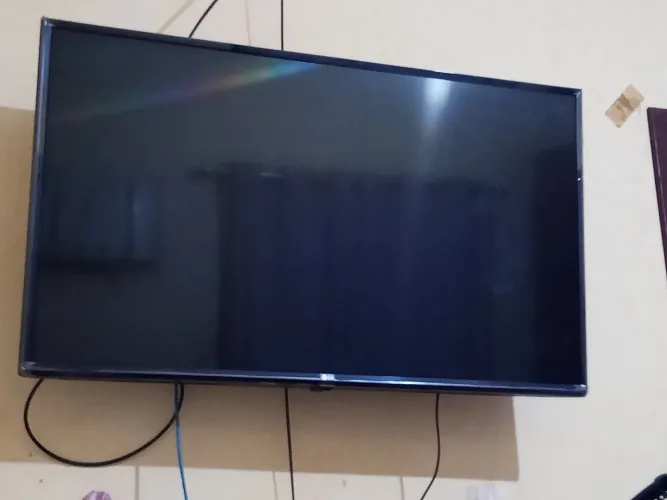 Vendo tv com defeito 