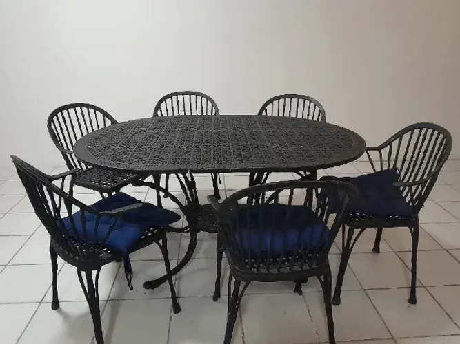 Mesa de jardim/jantar 6 lugares. Peça rara, não encontra nova nesse modelo ovalado. Linda