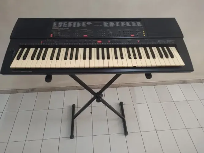TECLADO YAMAHA PSR-500m USADO 590,00