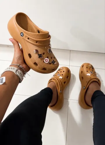 Crocs bottons