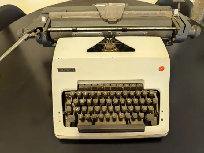 Máquina de escrever Olympia SG3 Vintage