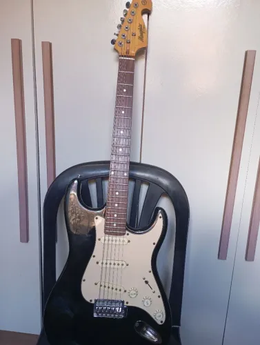 Guitarra Strato-Tagima MG 32