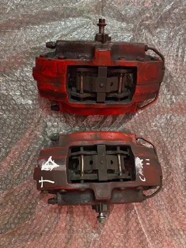PAR PINÇAS TRASEIRAS CAMARO V8 2012 2013 2014