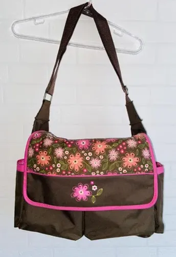 Bolsa dia a dia/maternidade, acompanha trocador, bolsos interno e externo R$ 95