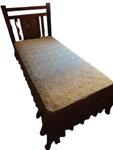 Colcha em Crochê Cor Bege para Cama de Solteiro Anos 90