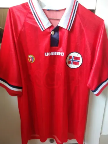 Camiseta de Futebol da Noruega - Umbro - Tamanho M