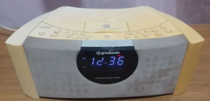 Rádio gradiente cr-i300 - para retirar peças ou conserto