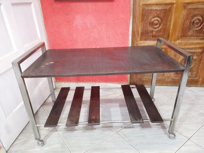 Mesa antiga de TV