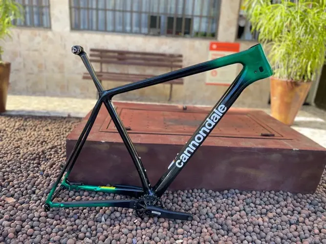 Quadro Cannondale + canote carbon + pedivela + direção