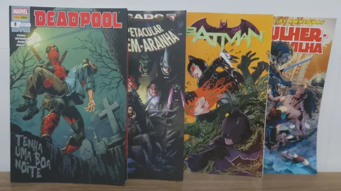 04 HQs Novas - Dead Pool / Homem Aranha / Batman / Mulher Maravilha 