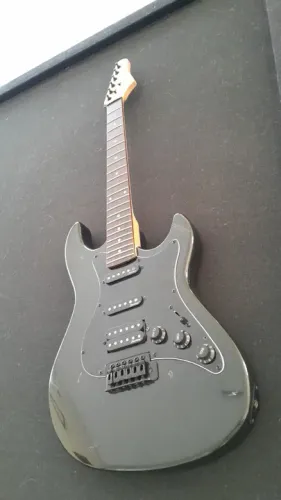 Vende-se Guitarra Strinberg