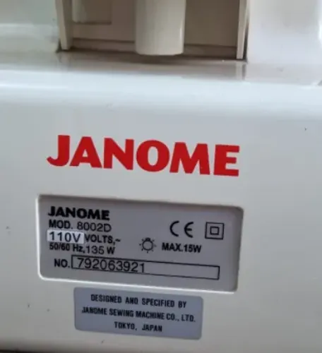 Máquina de Costura - Overlock Janome 8002d