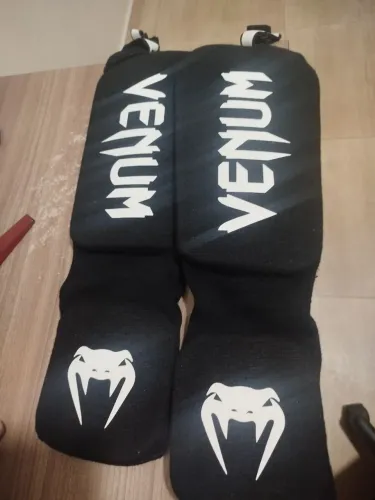 Caneleira Muay Thai Venum Kontact