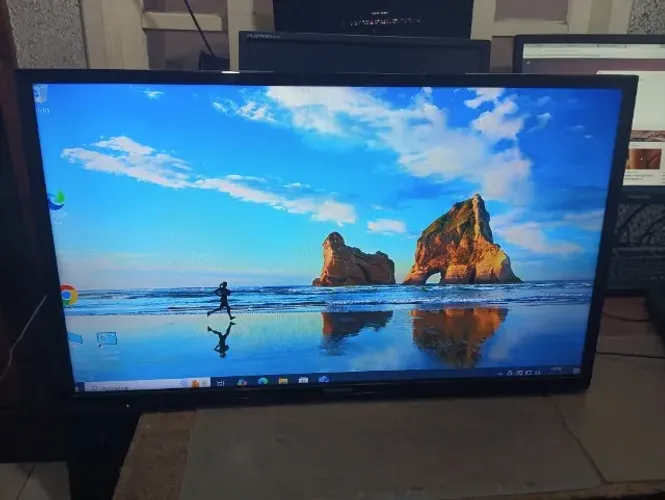 Torro tv Panasonic led 32 polegadas modelo TC-32400B para parede sem controle por 350