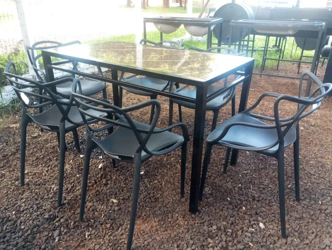 Mesa para cozinha com cadeiras ?