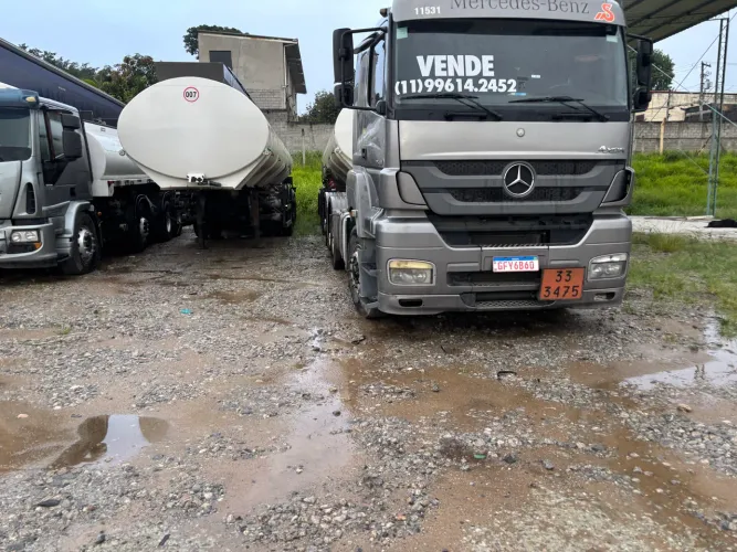 Mercedes axor 2544 6x2 único dono