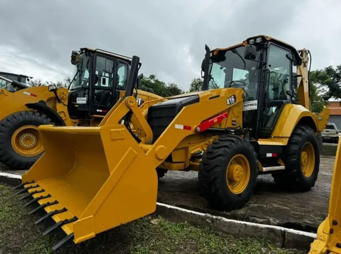 Retroescavadeira Cat 416 2025