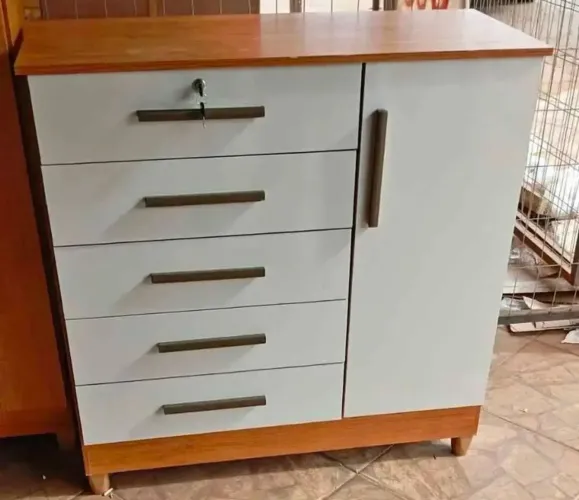 Cômodas Novas 5 gavetas e 1 porta lateral. Na promoção! 