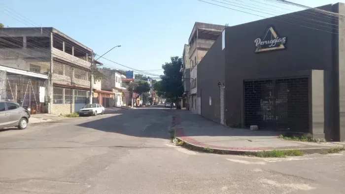 Galpão de esquina, com 600 metros quadrados e pé direito alto em Glória - Vila Velha - ES