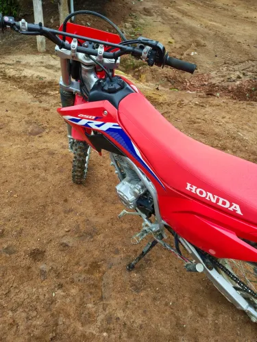 Moto com apenas 2 trocar de óleo.