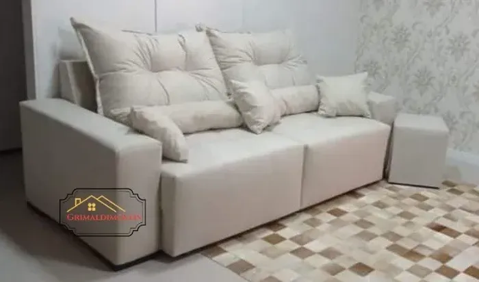 Sofa com acabamento em costura dupla
