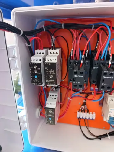 Procura-se Eletricista ou ajudante prático 
