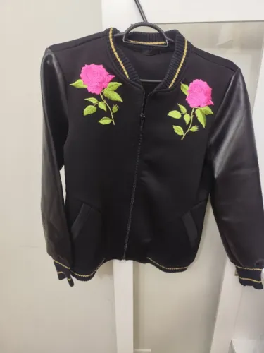 Jaqueta com Detalhes rosas P