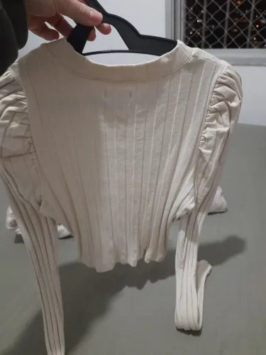 Blusa Manga Longa com Detalhe nos Ombros