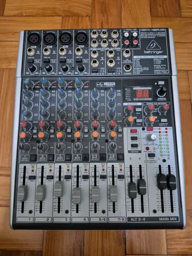 Mesa de Som Behringer Xenyx X1204USB
