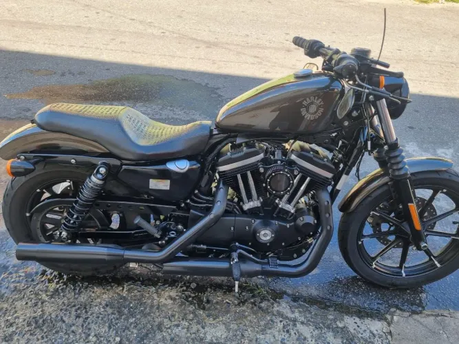 Moto Harley - Davidson 883