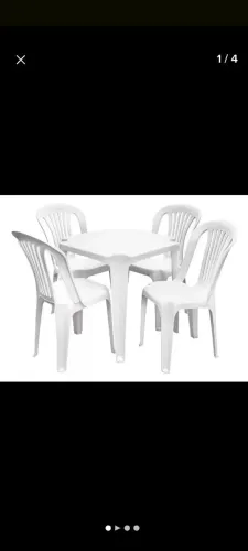 mesa usada com quatro cadeiras robust plástica 