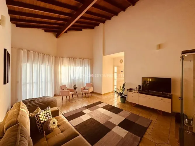 Casa Térrea à Venda no Condomínio Vivenda das Quaresmeiras Valinhos/SP