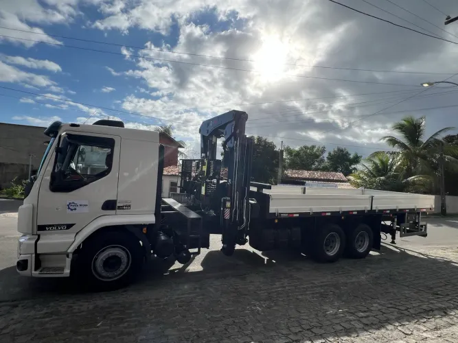 Vendo caminhão munck volvo 290 ano 2025 por apenas 930 mil