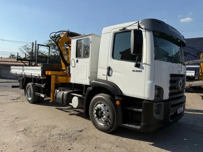 Vw 15190 2020 Munck de 12 ton cabine auxiliar e carroceria
