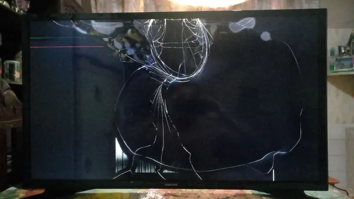 TV Samsung com tela quebrada
