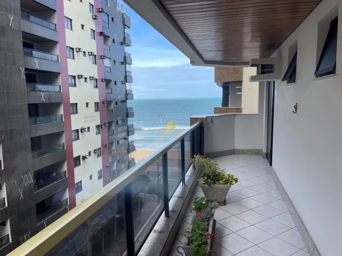 Apartamento na Orla da Praia do Morro: 3 Quartos, Vista Permanente para o Mar e 113m² em G