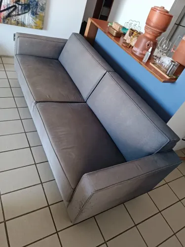 Sofá azul moderno 3 lugares