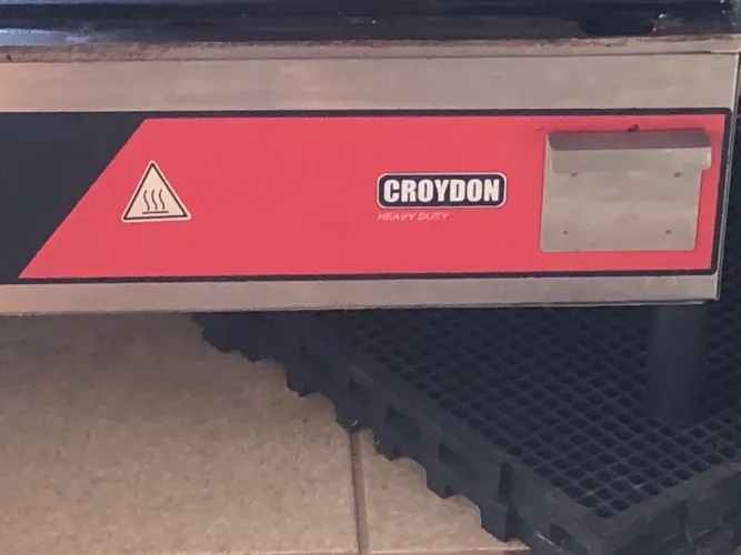 Chapa Elétrica 100 cm CE10 220v Croydon- acompanha a tomada industrial