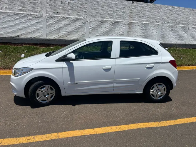 Chevrolet Onix Hatch LT 1.4 8V Flex Power Mec. 4P 2015