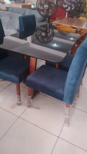 Mesa de jantar em madeira peça única 