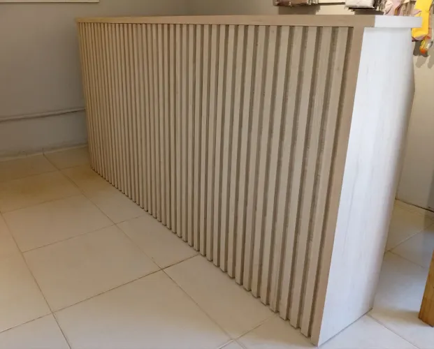 Balcão em Madeira com Design Moderno