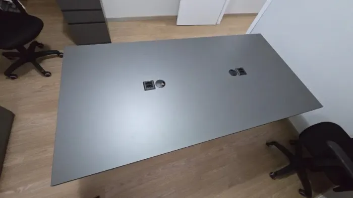 MESA RETANGULAR 220 X 110CM + PASSA FIO E TOMADA