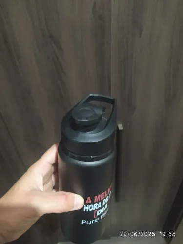 Garrafas e canecas